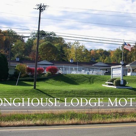 Longhouse Lodge Motel วัตกินส์เกลน ภายนอก รูปภาพ