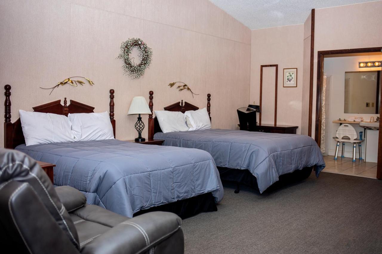 Longhouse Lodge Motel วัตกินส์เกลน ภายนอก รูปภาพ